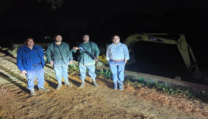 বুড়িচংয়ে মাটি কাটার বিরুদ্ধে রাতভর  ইউএনও’র অভিযান, জরিমানা আদায়