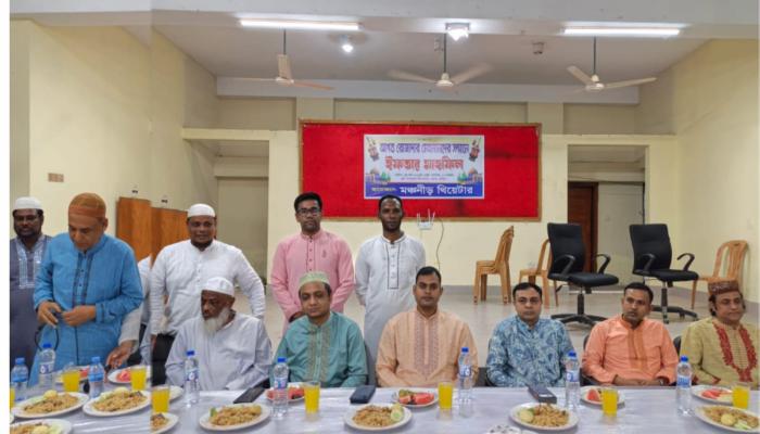 বরুড়ায় মঞ্চনীড়   থিয়েটারের ইফতার