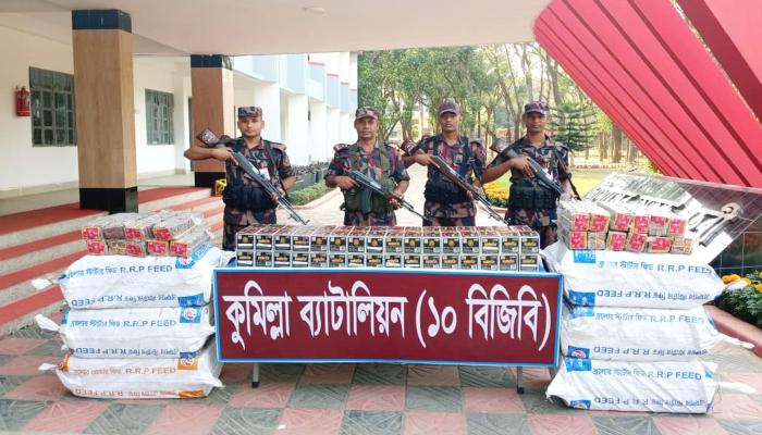 কুমিল্লায় বিজিবির অভিযানে ১ কোটি ৮ লাখ টাকার   অবৈধ ভারতীয় মোবাইল ডিসপ্লে ও বাজি উদ্ধার