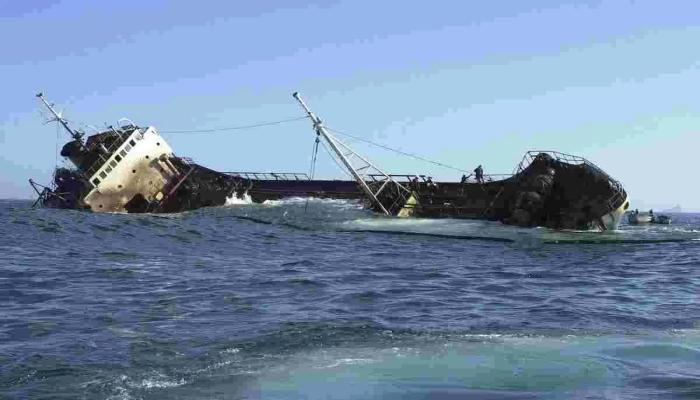 ইরানি জাহাজে সাবমেরিন হামলা, নিখোঁজ অন্তত ১০১