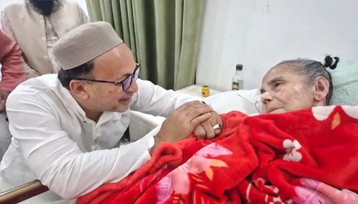 হাসপাতালে মায়ের শয্যা পাশে এমপি   জসিম উদ্দিনের ইফতার, দোয়া চাইলেন