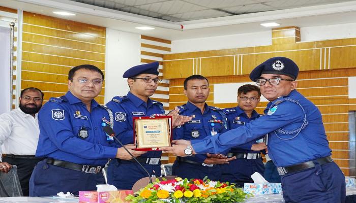 কুমিল্লা জেলা পুলিশে মাসিক কল্যাণ সভায় অফিসার ও ফোর্সদের অর্থ পুরস্কার
