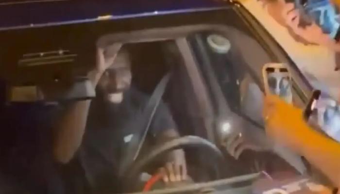 গাড়ি থামিয়ে ভক্তদের সঙ্গে নাচলেন রুডিগার