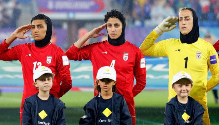 ইরানের নারী ফুটবলারদের বীর উপাধি দিলেন সাবেক কোচ