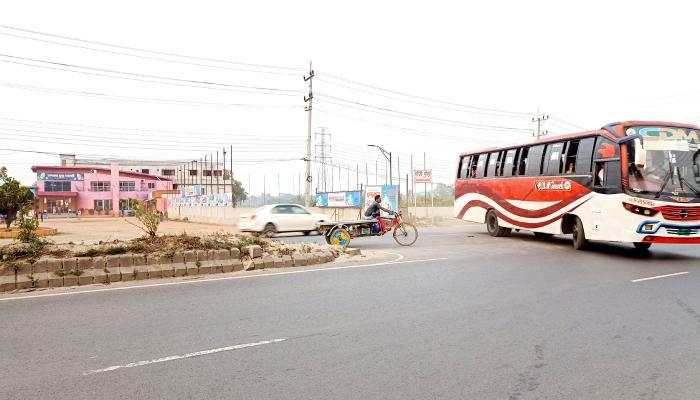 কুমিল্লা যেন ভোজনবিরতির ফাঁদ!  ঢাকা-চট্টগ্রাম মহাসড়কে রেস্টুরেন্ট, রিসোর্ট ঘিরে মৃত্যুর মিছিল