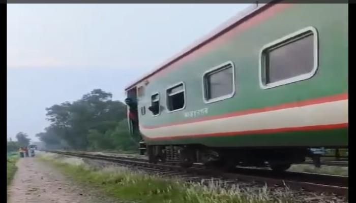 কুমিল্লায় চলন্ত ট্রেনের বগি বিচ্ছিন্ন, দুর্ঘটনার কারণ জানতে তদন্ত কমিটি