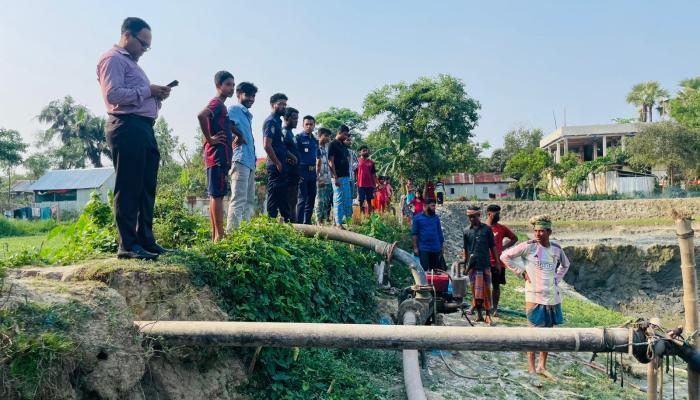 বুড়িচংয়ে অবৈধ মাটি কাটায় অভিযান: ৩ ড্রেজার ও ১ হাজার ফুট পাইপ বিনষ্ট