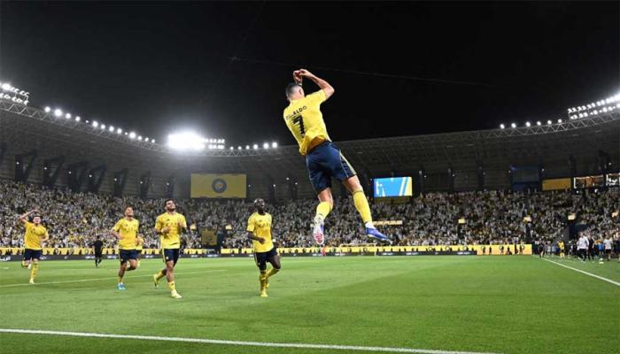 জোড়া গোলে রাজসিক প্রত্যাবর্তন, হাজার গোলের পথে আরও এগোলেন রোনালদো