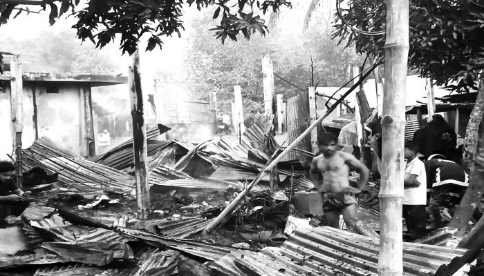 লালমাইয়ে অগ্নিকাণ্ডে তিন   বসতঘর ভস্মীভূত, ১০   লাখ টাকার ক্ষতি