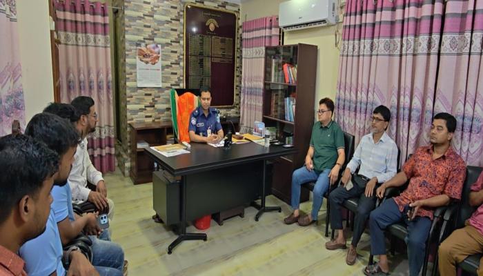 ব্রাহ্মণপাড়ায় নতুন   ওসির সঙ্গে প্রেসক্লাবের   সাংবাদিকদের মতবিনিময়