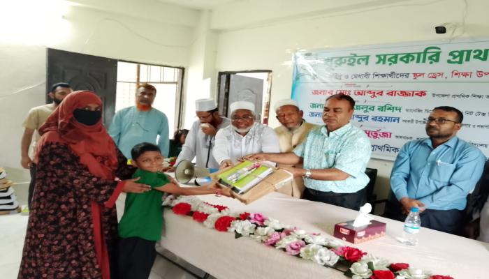 মুরাদনগরে দরিদ্র, মেধাবী শিক্ষার্থীদের মাঝে স্কুল ড্রেস ও শিক্ষা উপকরণ বিতরণ