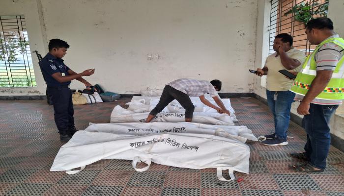 দাউদকান্দিতে নিয়ন্ত্রণ হারিয়ে ট্রাক খাদে,নিহত সাতজন,আহত ছয়জন