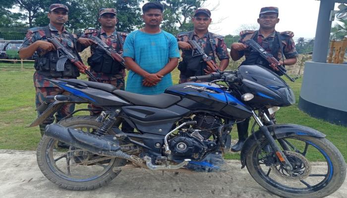 বিজিবির অভিযানে মানবপাচারকারী আটক