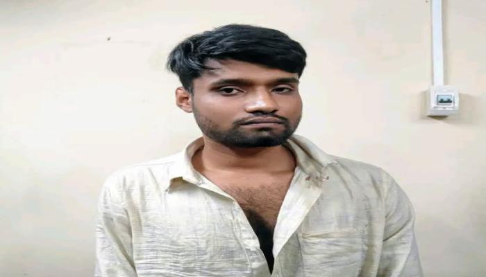 নারী শিক্ষার্থীকে উত্যক্তের অভিযোগে বহিরাগত আটক