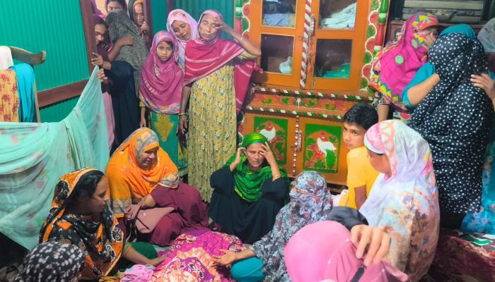 ঘুমন্ত বৃদ্ধাকে শ্বাসরোধে হত্যা করে ধানকাটা শ্রমিকরা