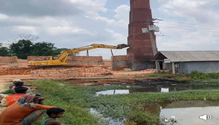 দেবিদ্বারে অবৈধ তিনটি  ব্রিকফিল্ড গুঁড়িয়ে দিয়েছে  প্রশাসন