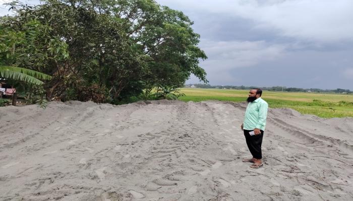 ক্রয়কৃত সম্পত্তিতে ভোগদখলে  বাধা দেওয়ার অভিযোগ