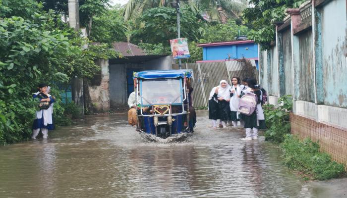 বাঞ্ছারামপুর সামান্য বৃষ্টিতে রাস্তা হয়ে যায় জলাশয়