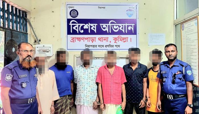 ব্রাহ্মণপাড়ায় পরোয়ানাভুক্ত চার পলাতক আসামি গ্রেপ্তার