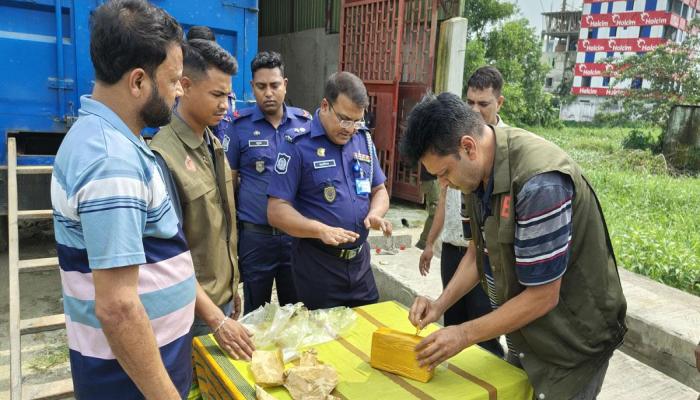 লবণের গাড়িতে পাচার হচ্ছিল প্রায় ৫ কোটি টাকার  ইয়াবা, আটক ৫