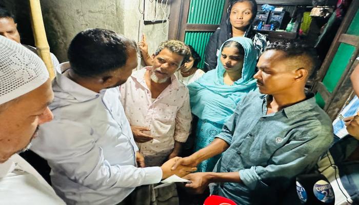 নগরীর ড্রেনে পড়ে শিশুর ‍মৃতু‌্যর ঘটনায় পরিবারের পাশে কুসিক প্রশাসক,  দিলেন আর্থিক সহায়তা