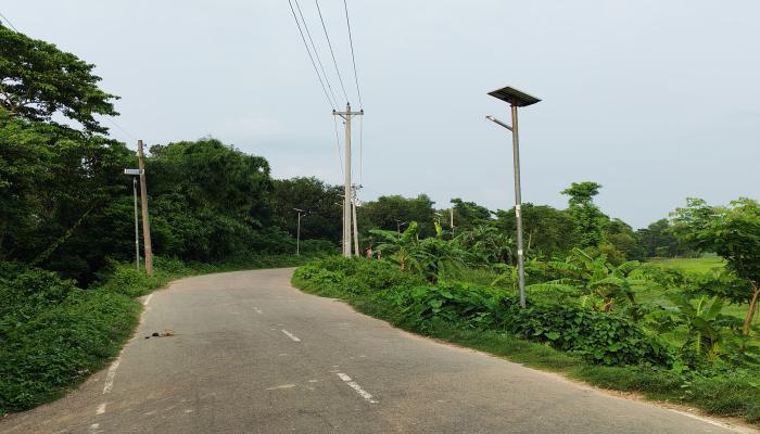কুমিল্লার বেরিবাঁধে চুরি হলো দুই শতাধিক সোলার লাইট, দুর্ভোগে লক্ষাধিক মানুষ