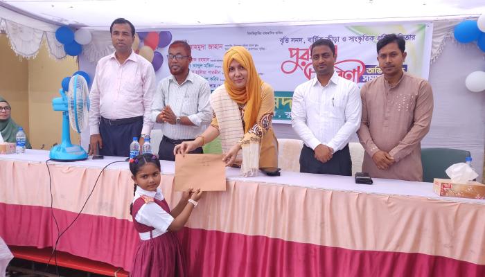 ব্রাহ্মণপাড়া উপজেলা পরিষদ মডেল স্কুলে বৃত্তি সনদ ও পুরস্কার বিতরণ, অভিভাবক সমাবেশ