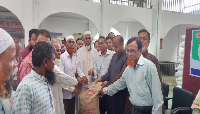 কুমিল্লা সদর দক্ষিণে কৃষি প্রণোদনা বিতরণ