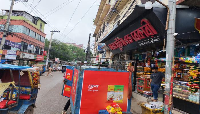ফুটপাতে অবৈধ দোকান বসিয়ে ভাড়া নগরীর ৮ প্রতিষ্ঠানের ট্রেড লাইসেন্স স্থগিত