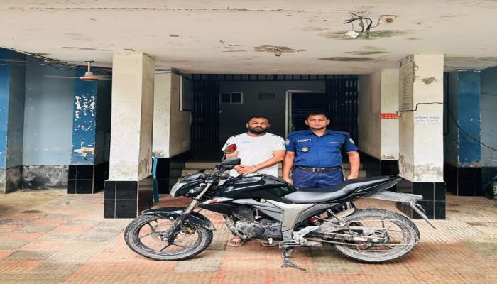 মনোহরগঞ্জ থেকে চুরি হওয়া মোটরসাইকেল নোয়াখালী থেকে উদ্ধার,
