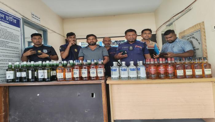 বাঞ্ছারামপুরে কোটি টাকার  পাজেরোতে করে অর্ধ কোটির টাকার মদ পাচারের সময় আটক