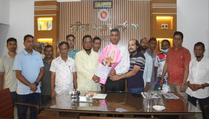 বাখরাবাদ গ্যাস সিবিএর পক্ষ থেকে বিএনপির নবনির্বাচিত মহানগর কমিটিকে ফুলেল শুভেচ্ছা
