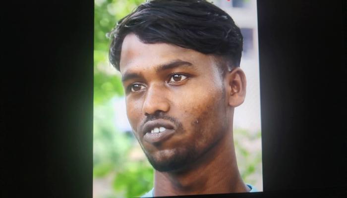 গুলির মুখে কার্নিশে ঝুলে থাকা জুলাই যোদ্ধা বাঞ্ছারামপুরের আমিরের ভাত জোটে গাছ কেটে