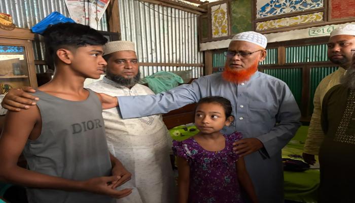 দেবিদ্বারে জামায়াতারে উদ্যোগে জুলাই  আন্দোলনে শহীদদের কবর জিয়ারত ও নগদ অর্থ প্রদান