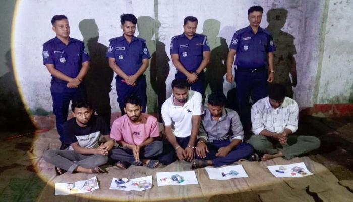 কোল্ড স্টোরেজে ইয়াবা সেবন;  ময়নামতিতে পাঁচ যুবকের ৬ মাসের কারাদণ্ড