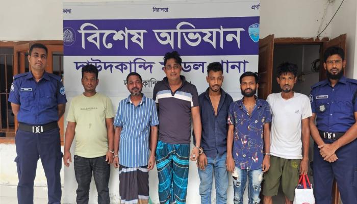 দাউদকান্দিতে ছয় আসামি গ্রেপ্তার