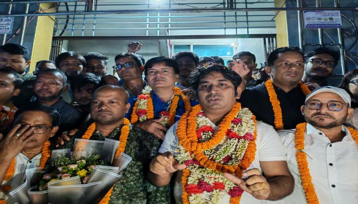 কুমিল্লা প্রেস ক্লাবের নির্বাচন সম্পন্ন , সভাপতি ফারুক, সম্পাদক জিতু, সাংগঠনিক জীবন