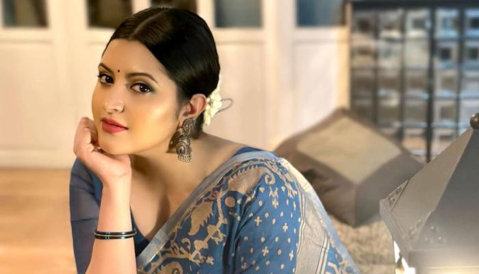 মঞ্চে আবেগী বার্তা দিলেন পরীমণি