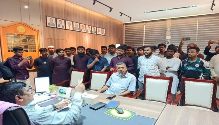 গণরুম ও গেস্টরুম সংস্কৃতি বন্ধের দাবিতে কুবি উপাচার্যের কাছে ছাত্রশিবিরের স্মারকলিপি