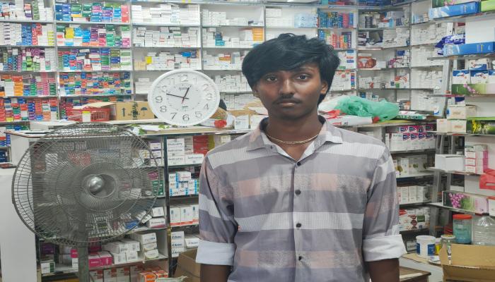 ফার্মেসিতে কাজ করেও জিপিএ-৫। দর্জি বাবার মুখে হাসি ফুটালেন প্রান্ত