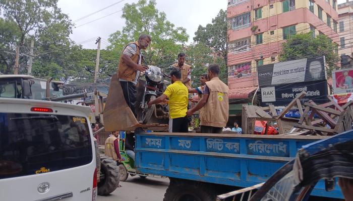 কুমিল্লা নগরীতে ফুটপাত দখলমুক্ত করতে সিটি কর্পোরেশনের অভিযান