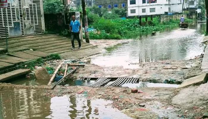 পাচথুবীর চাঁন্দপুরে  কালভার্ট ভাঙা অংশে চরম দুর্ভোগ