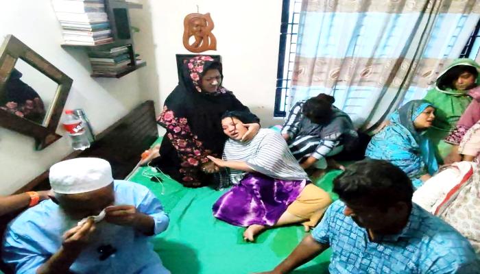 ‘আমার ছেলে কী অপরাধ করেছে, জবাব   চাই’-এমপিকে অপ্রতিমের মা ড. নাহিদা
