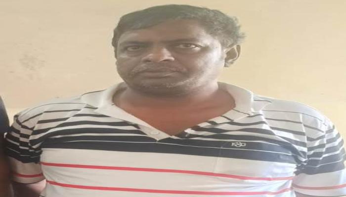 দেবিদ্বারে আড়াই কোটি টাকা  আত্মসাত করে পালানো বিজন সাহা    পুলিশের হাতে আটক