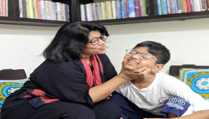 ‘বাচ্চাকে বাক্সবন্দি না করাই কী অপরাধ?’ প্রশ্ন অপ্রতিমের মায়ের
