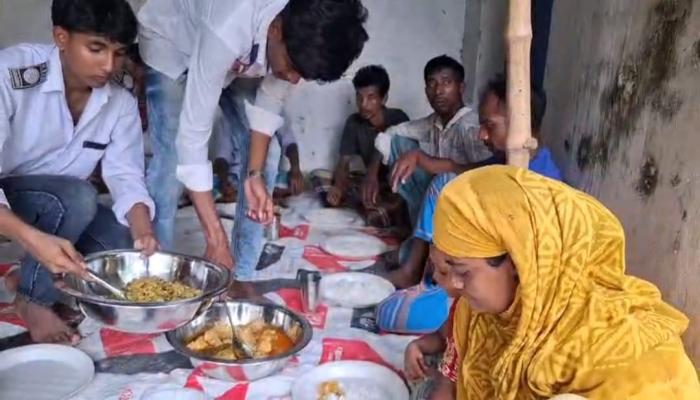 বাঞ্ছারামপুরে সাপ্তাহিক হাটে ছিন্নমূল মানুষের পাতে মিলছে ভাত-মাংস, মুখে ফুটছে তৃপ্তির  হাসি