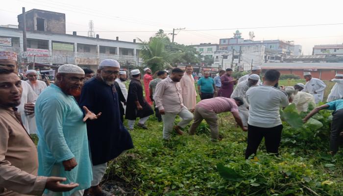 বুড়িচংয়ে দারুল এহসান ট্রাস্টের ডেঙ্গু প্রতিরোধে পরিষ্কার-পরিচ্ছন্নতা অভিযান ও মশকনিধন