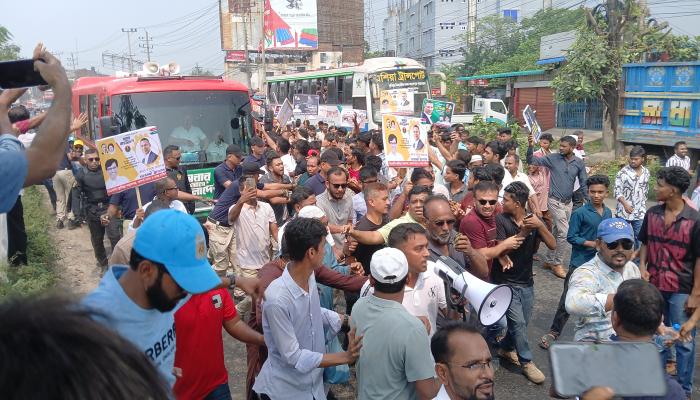 প্রধানমন্ত্রী তারেক রহমানকে বরণে কুমিল্লার মহাসড়কজুড়ে উৎসবমুখর পরিবেশ