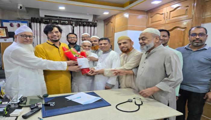 ডাক্তার এম এ হাসান কুমিল্লা মেডিকেল কলেজের অধ্যক্ষ নির্বাচিত হওয়ায় ফ্ল্যাট ওনার্স এসোসিয়েশনের ফুলের শুভেচ্ছা