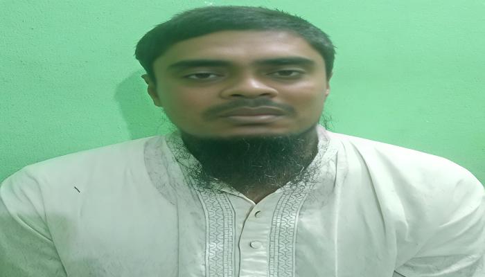 লালমাইয়ে শিশু শিক্ষার্থীকে ধর্ষণ ও ধর্ষণচেষ্টা: মাদ্রাসা পরিচালক আটক, কারাগারে প্রেরণ